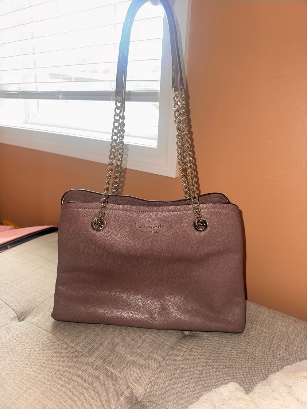 kate spade mauve shoulder bag with gold chain straps